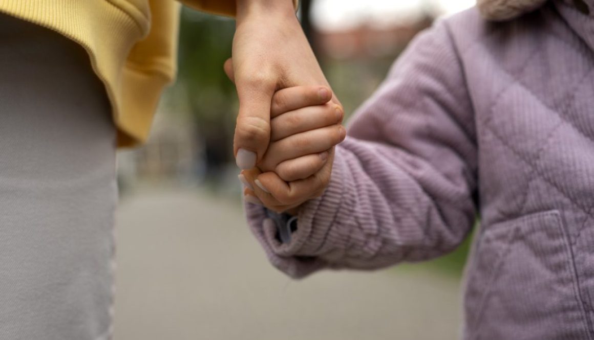 hands-holding-each-other-support